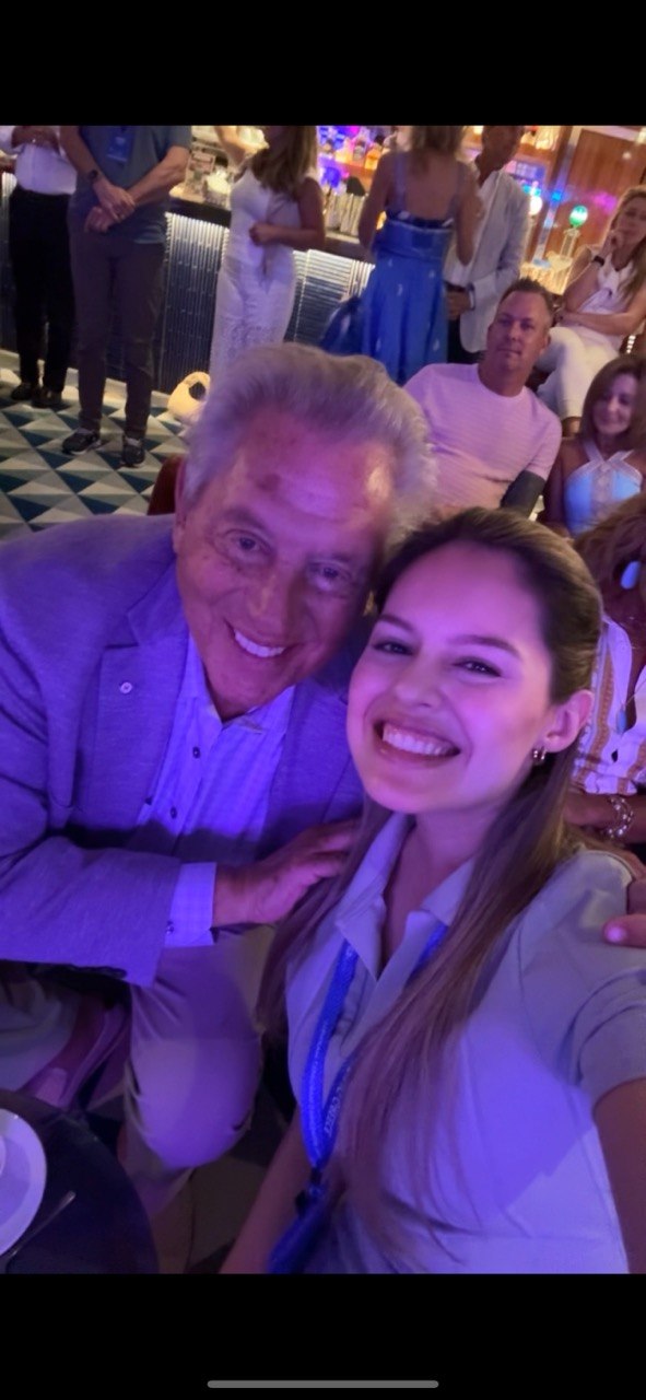 Florencia Hoffmann con John C. Maxwell